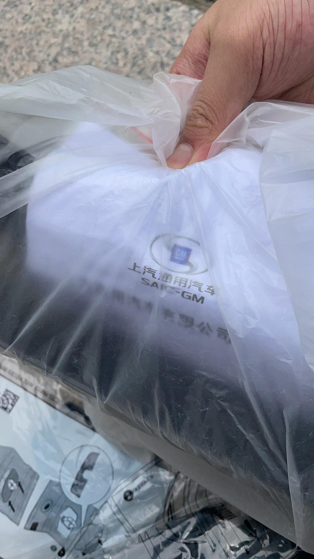 凯迪拉克CT5 有没有大佬知道这是啥，买车时候在后备箱，一直没打开