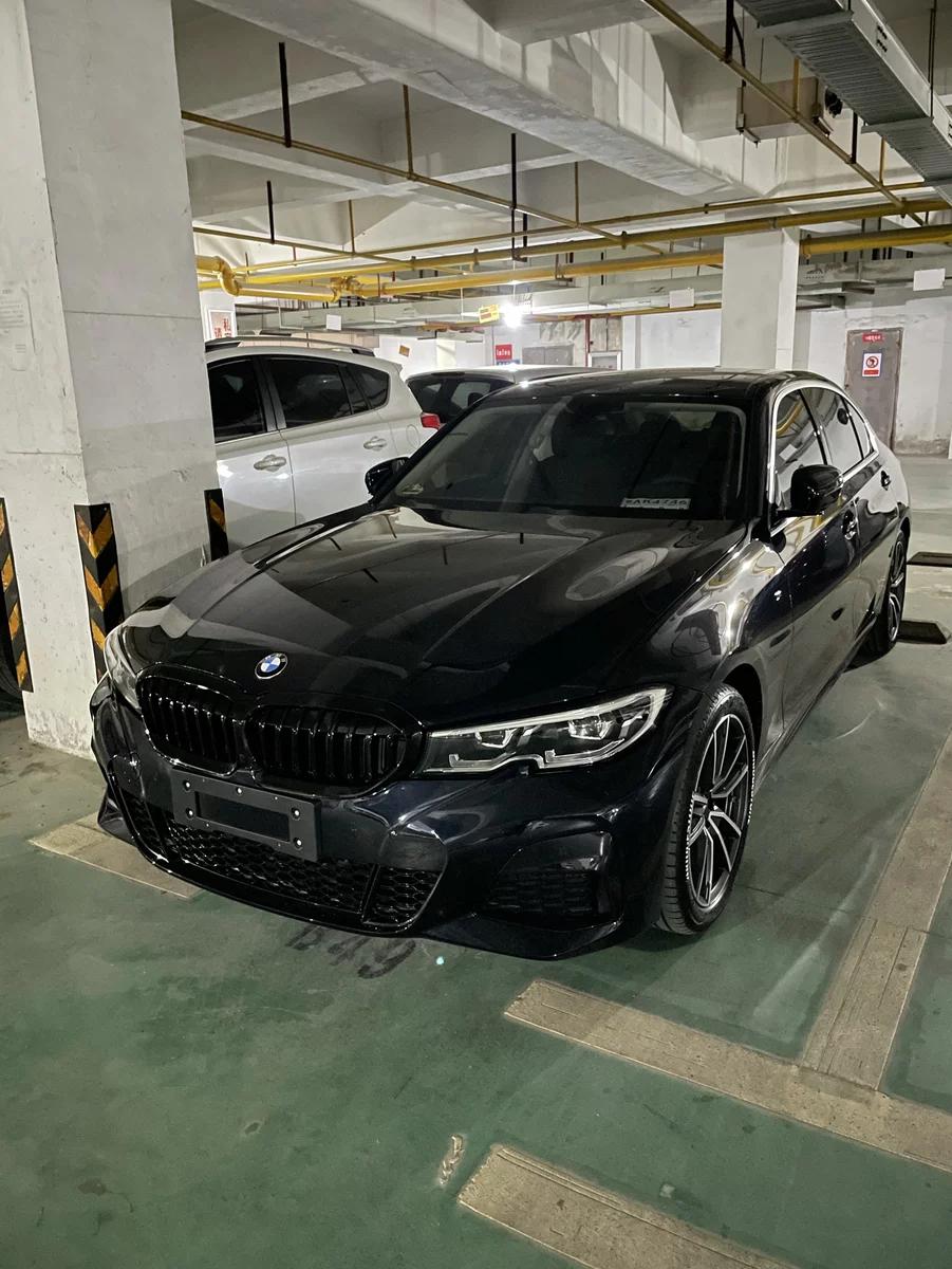 宝马5系 我订的21款530LI领先运动，原装看上去有点商务，还不够运动。车马上到了，正在逛改装。求大佬给意见。图一是在