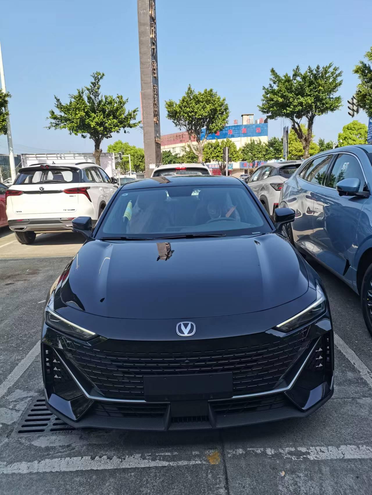 长安UNI-V 广西现在买1.5尊贵全款落地大概多少，有没有优惠啊，送点什么，广西老表出来冒泡一下呗