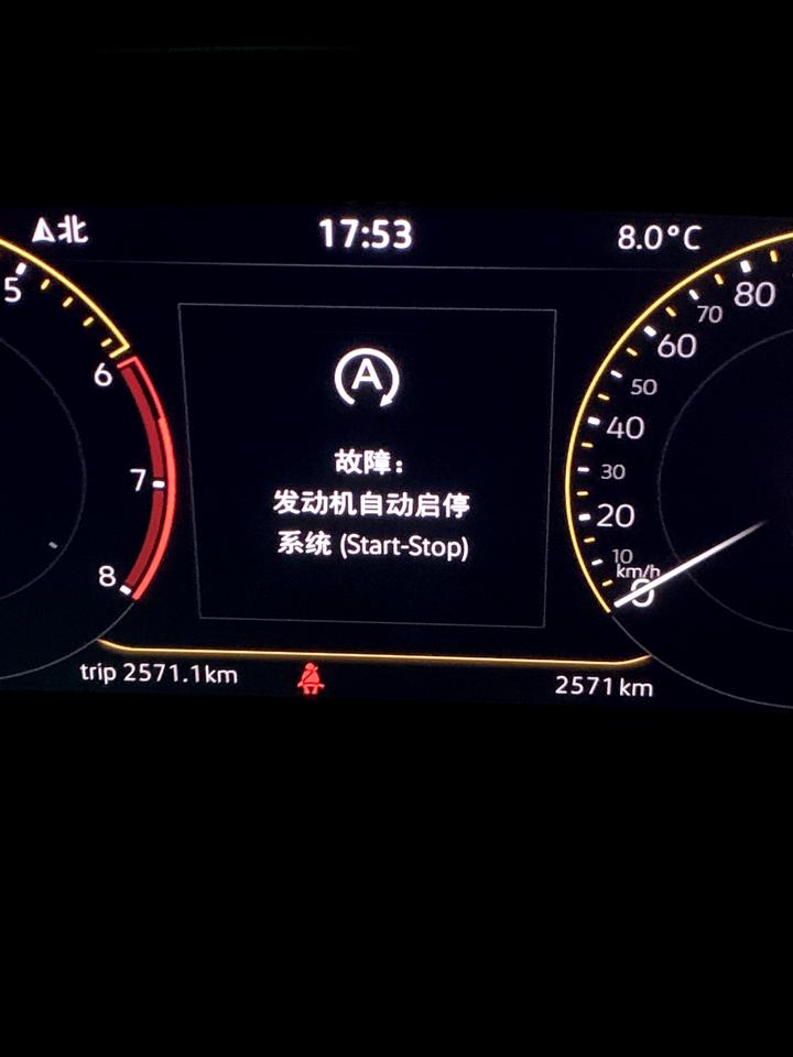 问一下大家 20款迈腾330豪华新车 正常行驶 方向盘功能键不好使 方向盘灯光不亮 是什么情况 还有图片这个是什么毛病