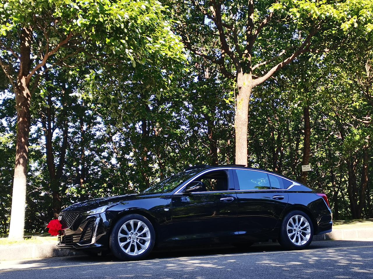 凯迪拉克CT5 兄弟们，车机登录了QQ音乐，手机蓝牙连接后用网易云放歌，车机还是在用QQ，这个怎么搞，能不能把车机的QQ