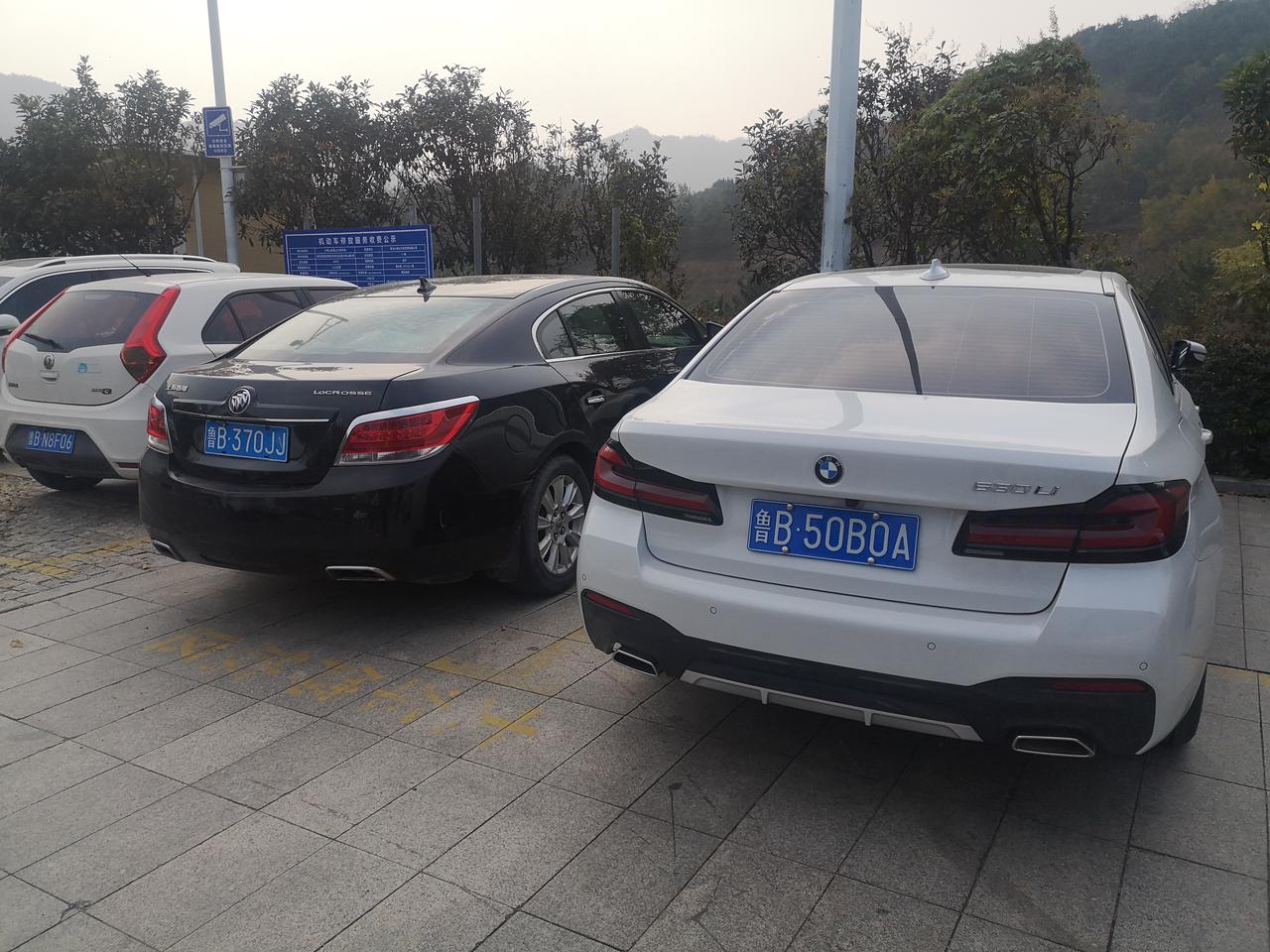 宝马5系 22款530提车4个月了，车门异响问题一开始就有比较轻微，现在越来越严重了，碰到颠簸路面咣当咣当的声音特别大，