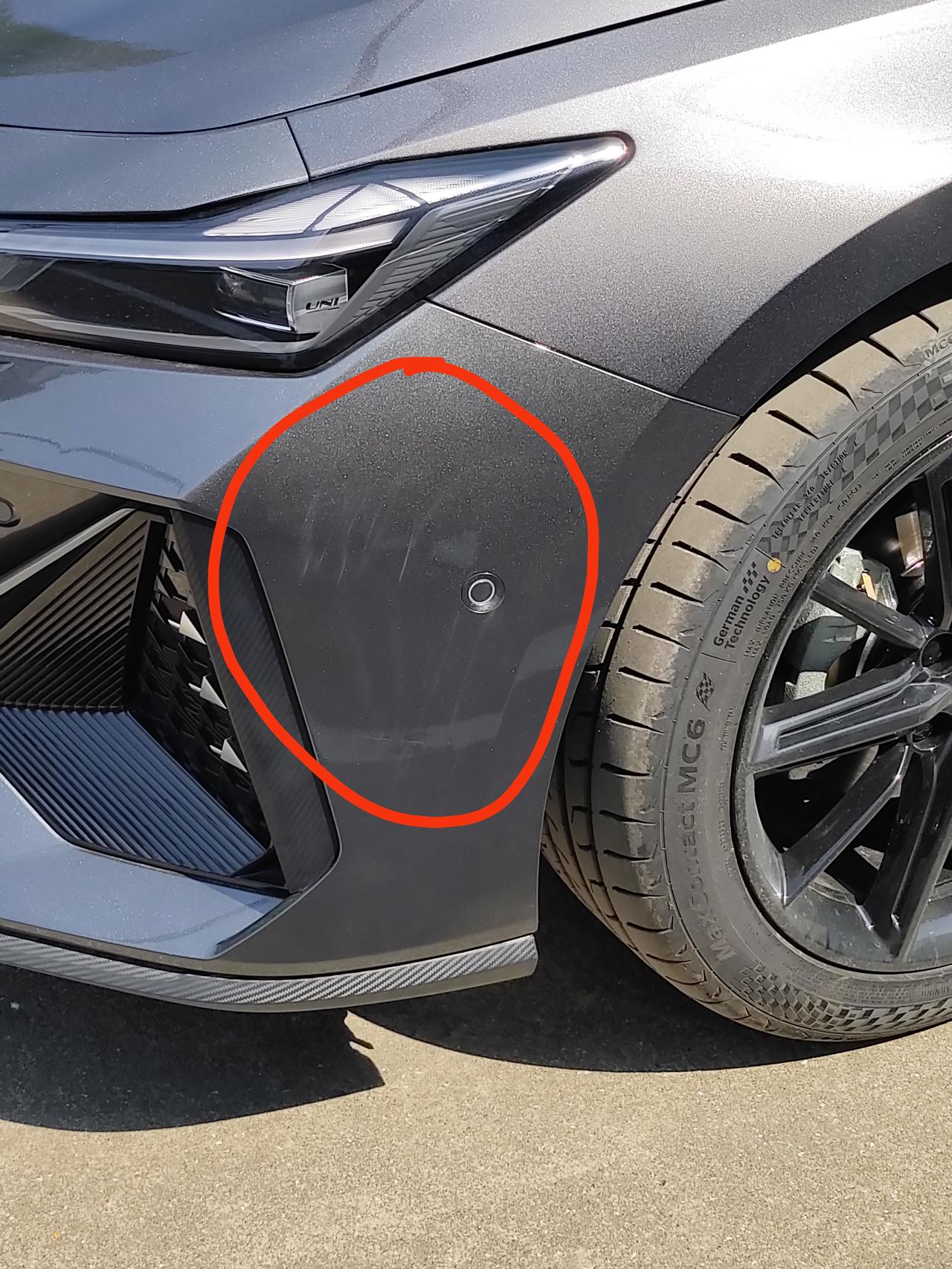 长安UNI-V 准备提车，这种太阳下的光痕有问题吗，其他车看起来都没啥，我这个很明显