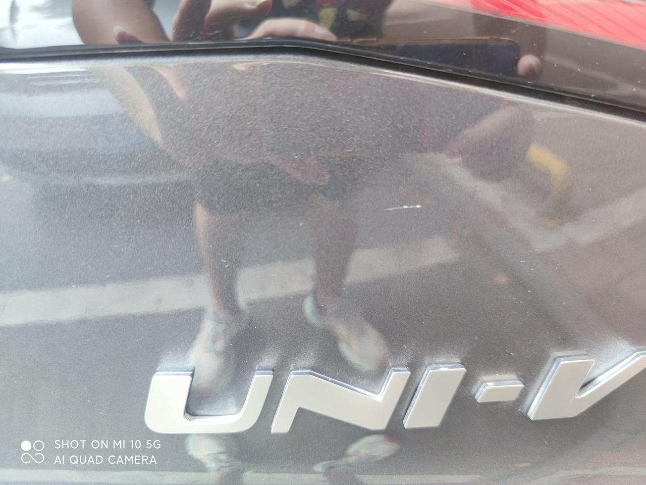 长安UNI-V 问一下后备箱上面被划了道小口子咋办？