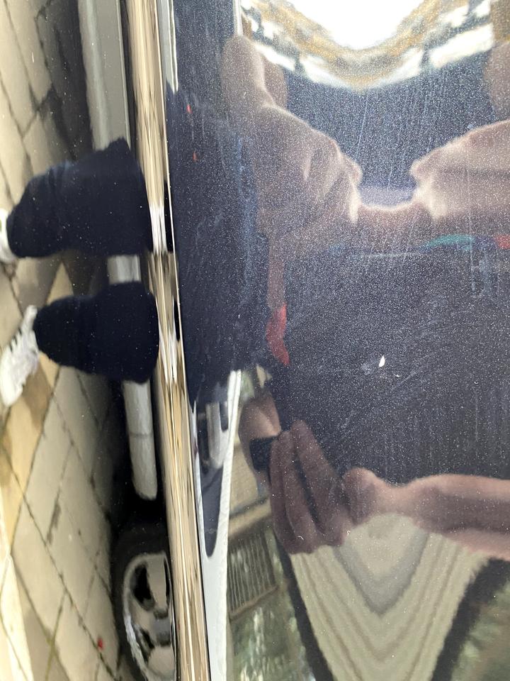 大众迈腾 不知道怎么搞的掉了一块漆，应该怎么处理？新车未满月