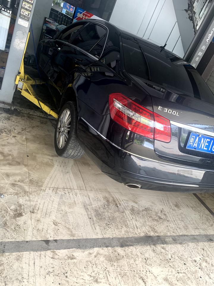 奔驰E级 求问老爸这辆是哪款，他自己都忘了