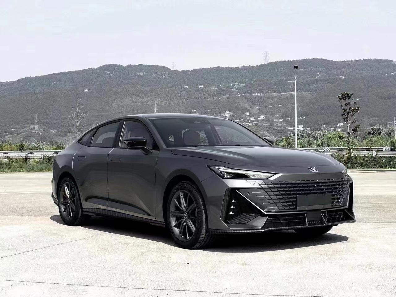 长安UNI-V 本人第一次买车，还是小白，请问UNI-V  13万中配能落地吗？等得我很难受啊！不能落地我就去看看别的了