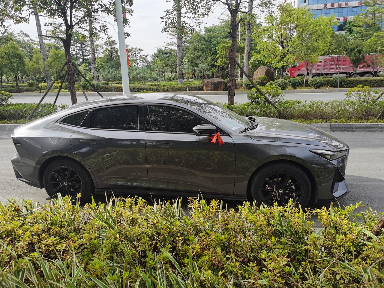 长安UNI-V 有个疑问，厂家会不会改转向灯啊？这个转向灯不太得劲