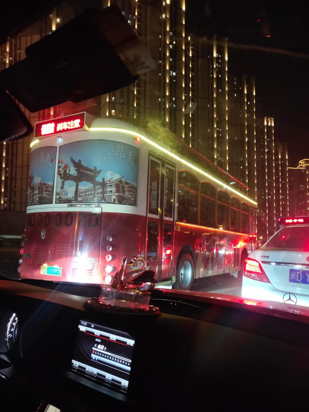 奔驰E级 能看出这是哪一年的e300吗？