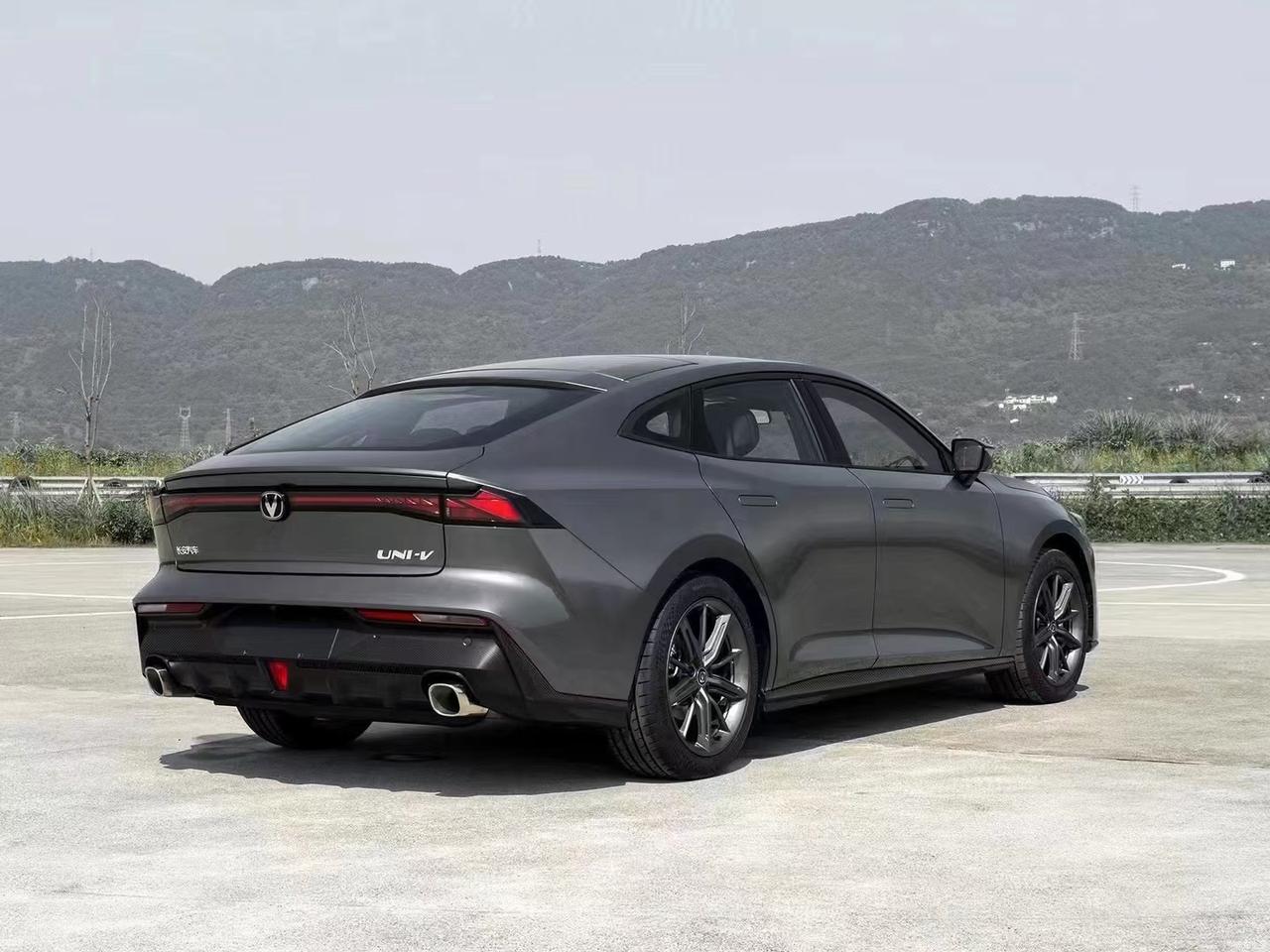 长安UNI-V 本人第一次买车，还是小白，请问UNI-V  13万中配能落地吗？等得我很难受啊！不能落地我就去看看别的了