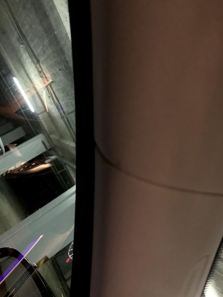 奔驰E级 老哥们今年7月份提的舒享抽烟时不小心把纺织布烫了怎么解决啊心痛