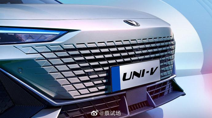 长安UNI-V 我现在开五菱宏光，1.5L动力的，因为是后驱车，所以我平时开着挣钱很顺手，但是高速上100+速度的时候发