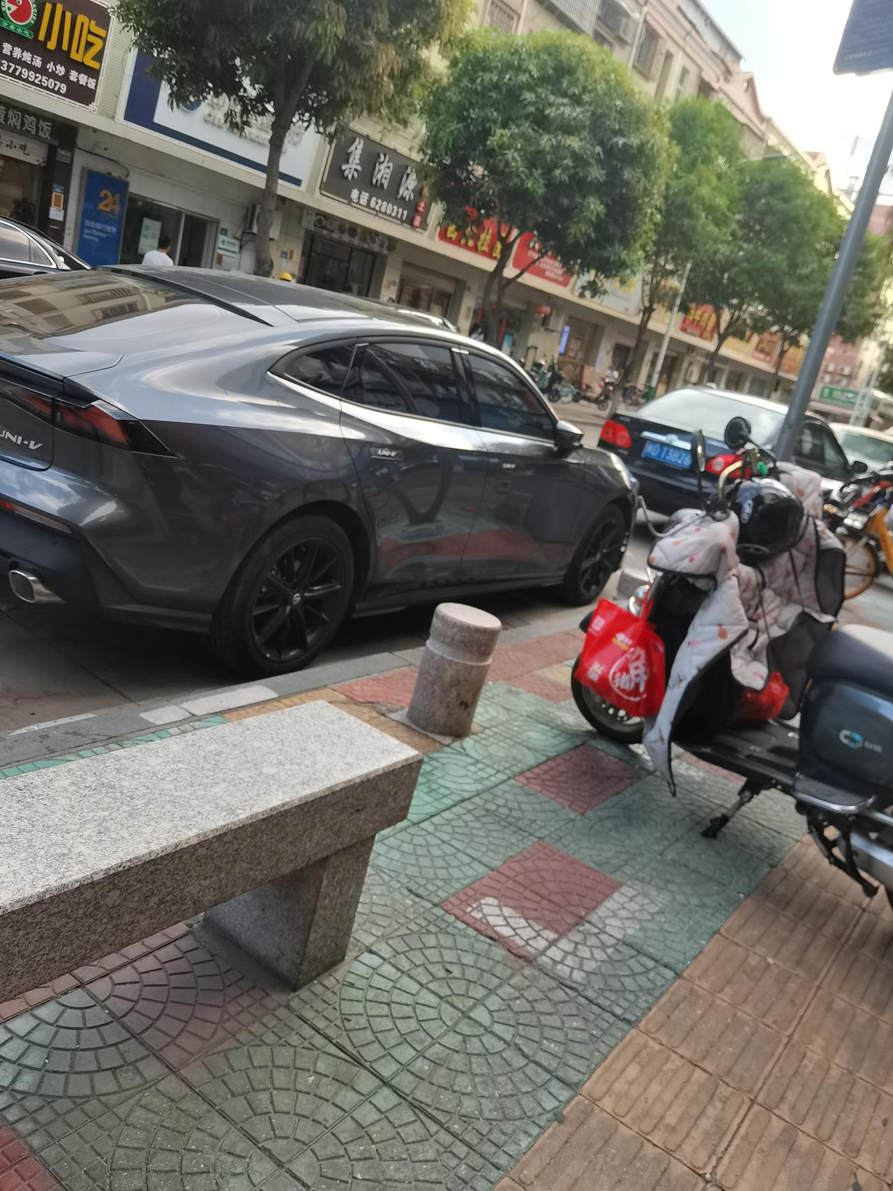 长安UNI-V 我想说为什么这些人虚荣心这么大 尊贵版的偏要说办下来15个  这不是一个两个人这么说了