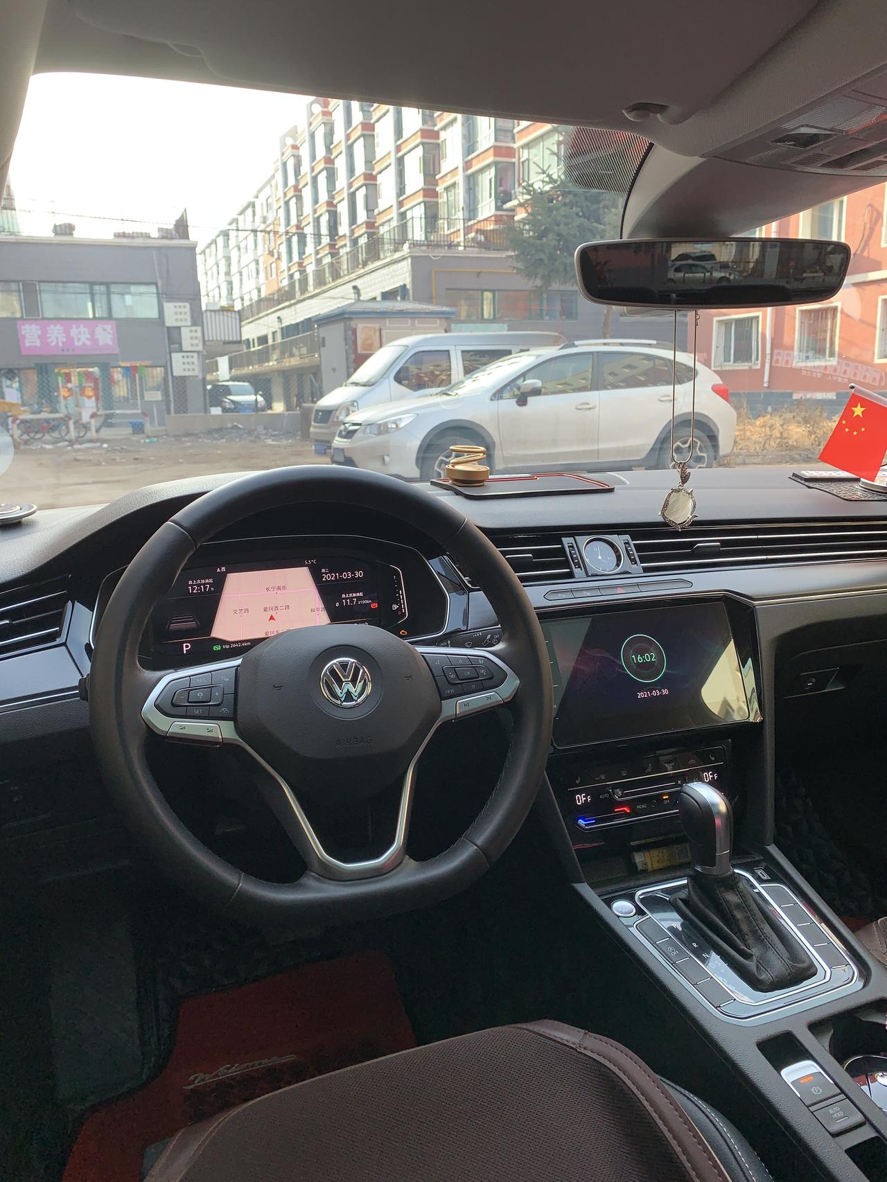 大众迈腾 副驾驶门版 听DJ嗡嗡异响 大家有什么办法