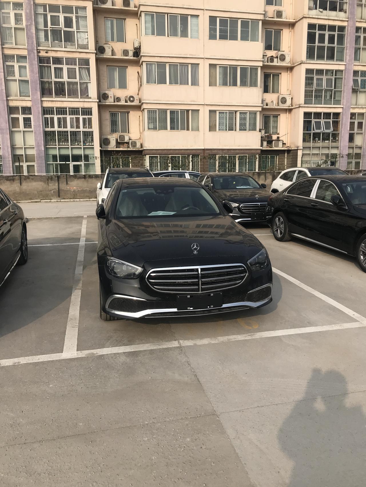 奔驰E级 2021款奔驰E300L目前优惠多少？西安这边优惠2万，不加装，要不要再等等？