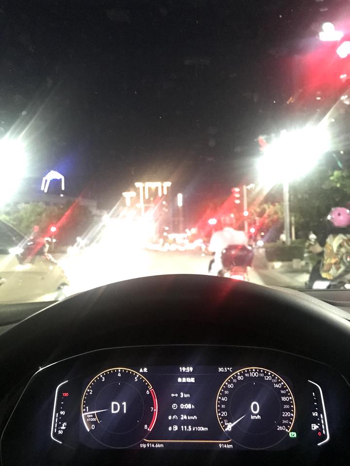 请问大家的迈腾无线充电不能给苹果12充电这个问题有解决办法吗？怎么解决的分享一下哦，谢谢?