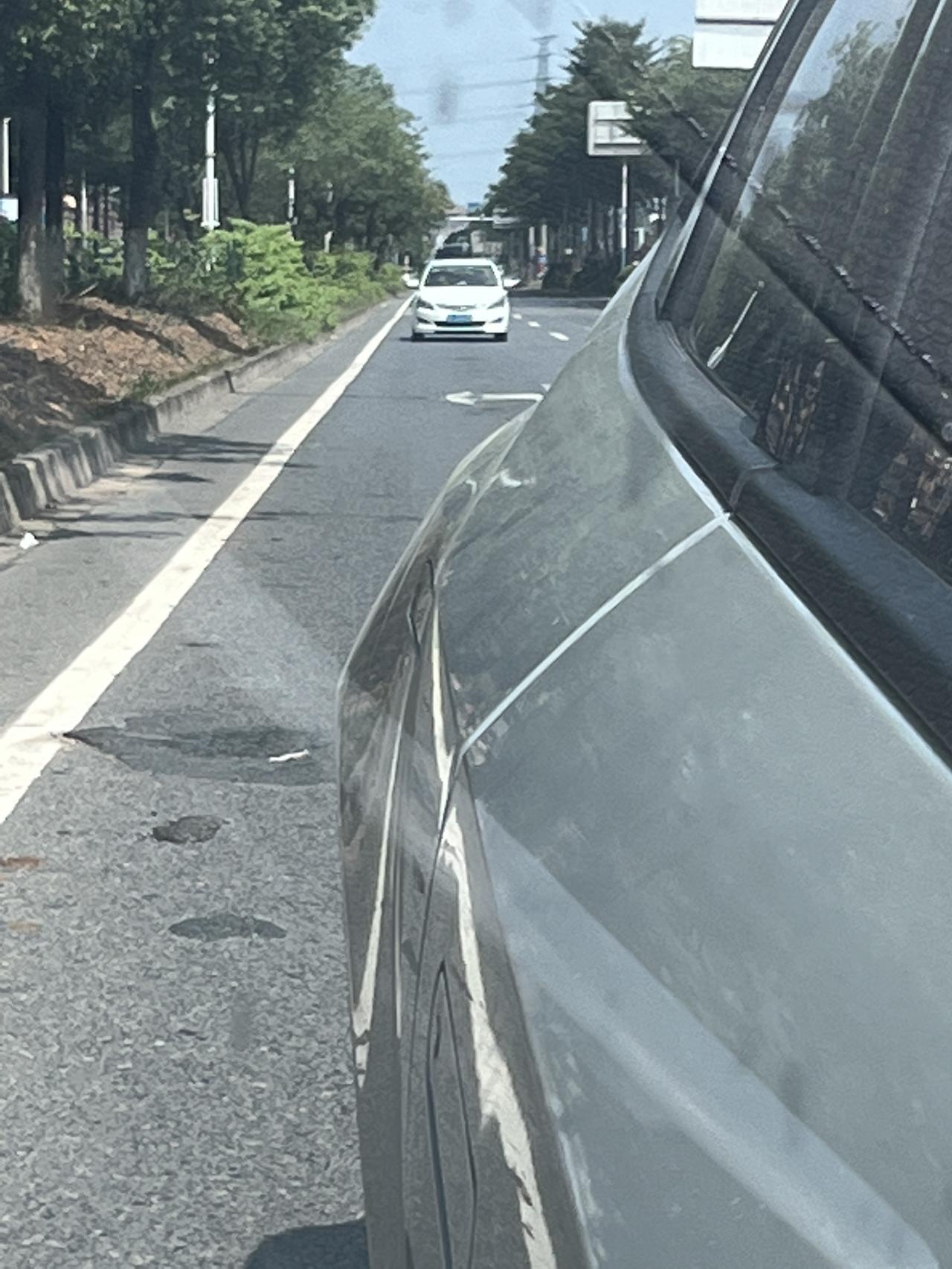 长安UNI-V 车辆的车门 缝隙一下子大，开上路一会又不见了，你们有这种情况吗？