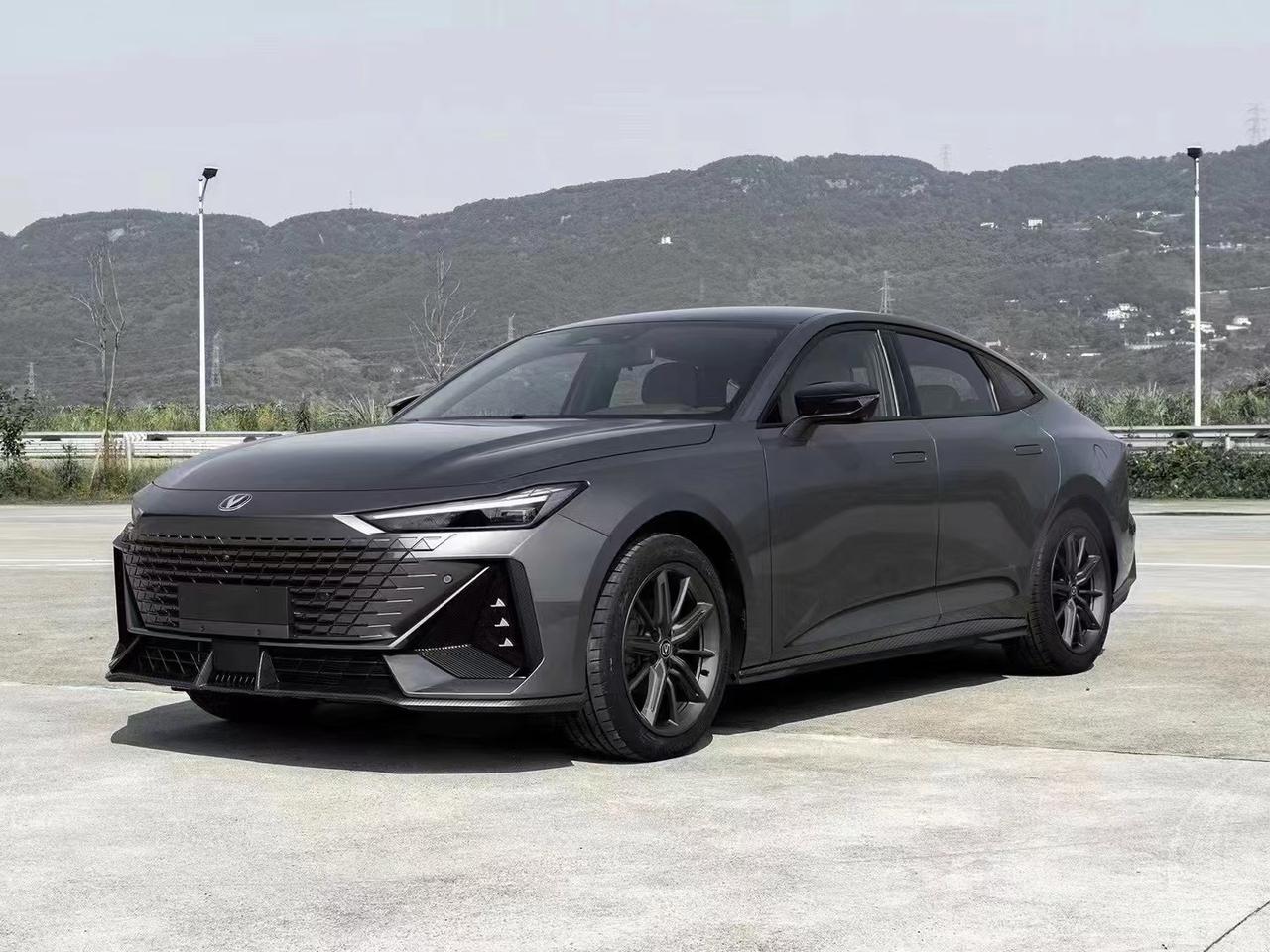 长安UNI-V 本人第一次买车，还是小白，请问UNI-V  13万中配能落地吗？等得我很难受啊！不能落地我就去看看别的了