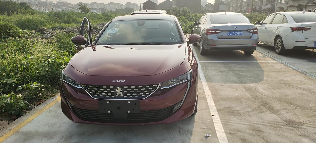 标致508L 508L架空刷了p1包主题不同步     老铁们   刷了吗     都是这样吗？