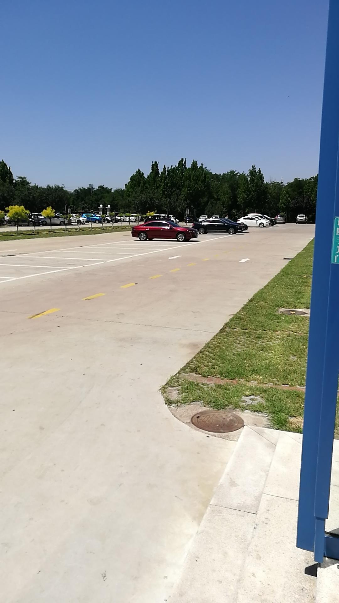 标致508L 想问下，咱这车怎么显示剩余油量还能跑多少公里啊？我怎么不会看。谢谢。另，今天发现中控有些异响，有人解决了吗