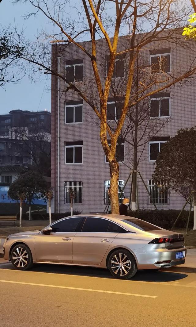 标致508L 各位老湿机 今年打算提508 但对价格比较在意 而且有车开着也不太着急 所以想请问各位老湿机 现在五六七月