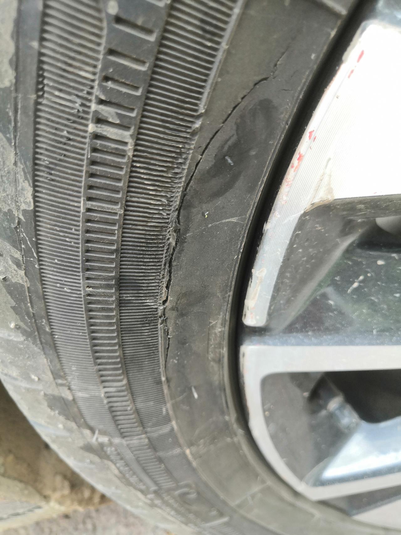 标致508L 车友们这种情况问题大不大，两三毫米的深度，对行驶有安全隐患吗