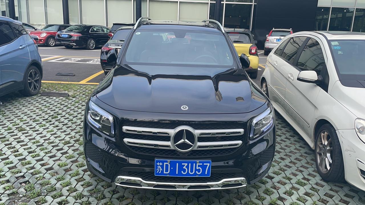 奔驰GLB 讨论一下，我买的GLB 180 动感五座，官方价格29.28万，优惠了6.8万，裸车价22.48万，要加50