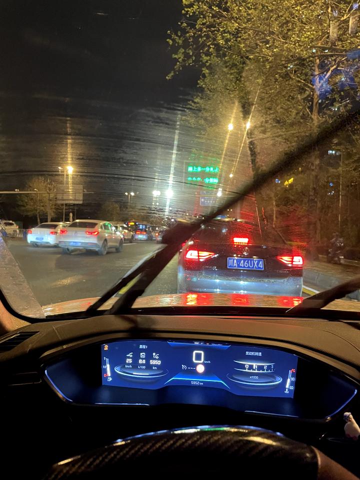 标致508L 亲爱的车友们！！想请问一下大家 22版架控 买car play盒子买的哪种呢 我买了一个车连易的 让我下载