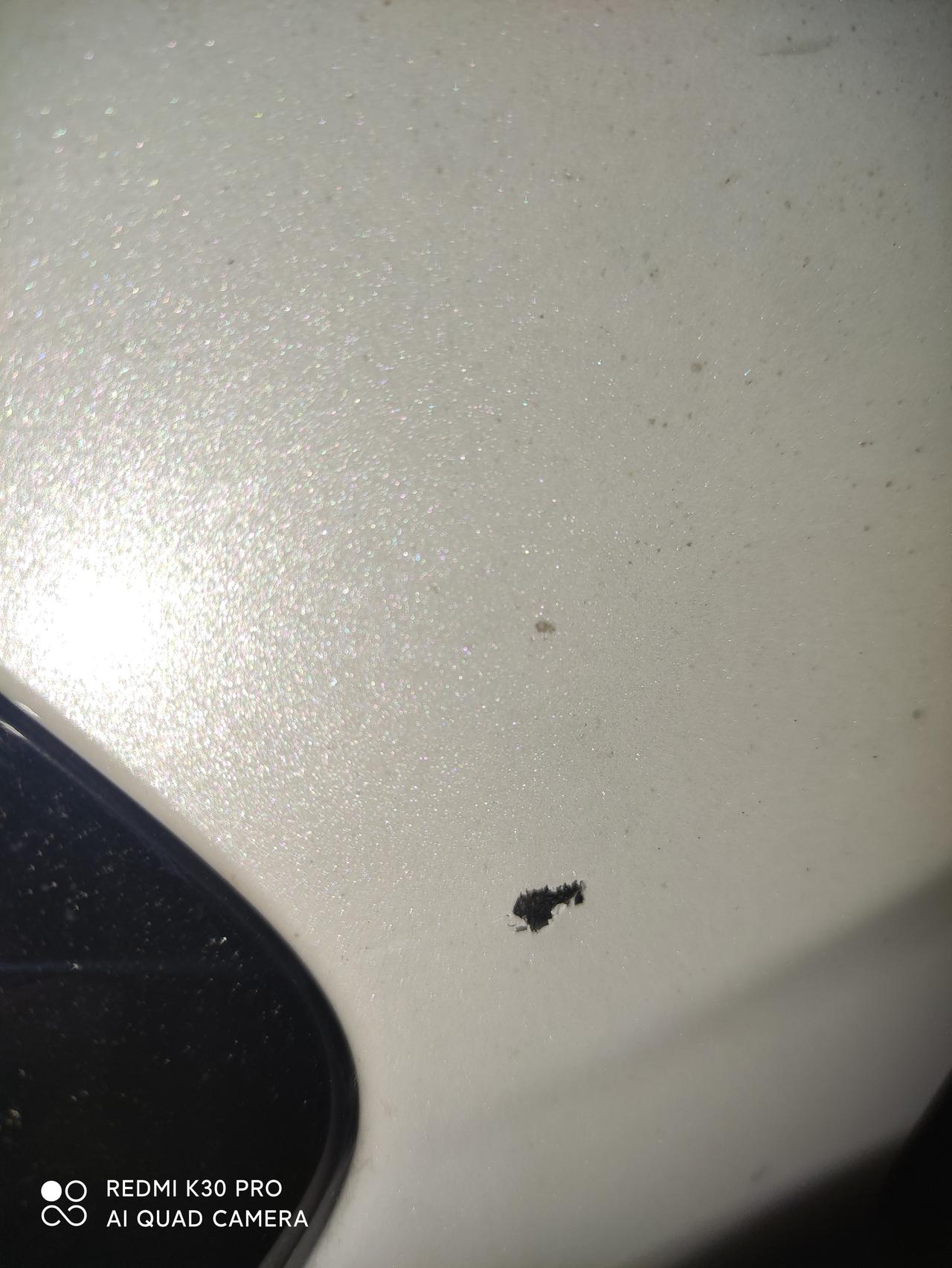 哈弗赤兔 请问各位车友，新车白兔两个月，今天在小区停车位被别人碰掉一点漆，怎么处理比较好，一点点也不至于去补漆，留着不管