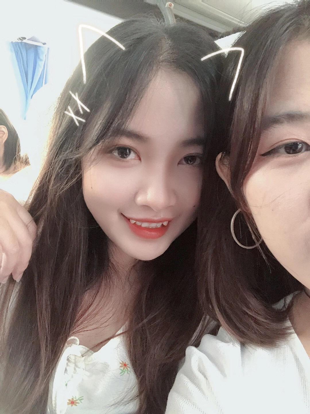 车子是凯美瑞骏瑞12款的2.0s，这么多年了一直没注意机油问题 ，每次都是去店里直接保养，也没注意看加的什么机油，去年弄