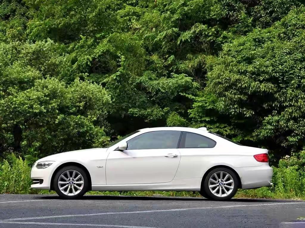 宝马3系 喜欢车，喜欢老车，准备入手11款的e92宝马335i coupe，有什么缺点，油耗大约多少？请教各位！