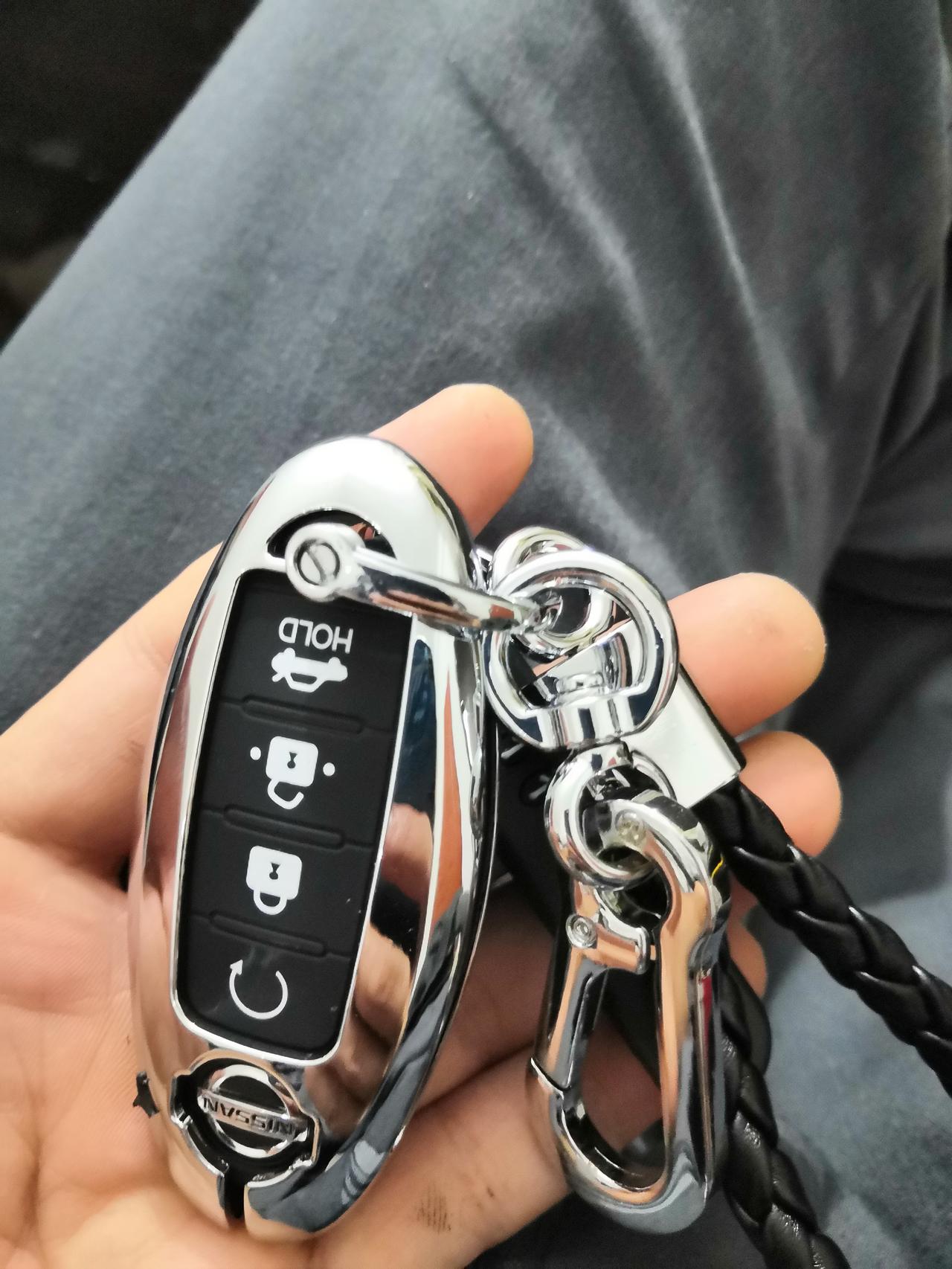 因为第一次贷款买车，14代轩逸，汽车店只给一条钥匙，没有见到钥匙条形码，说备用钥匙等一段时间再给，遇到这样情况会怎么办？