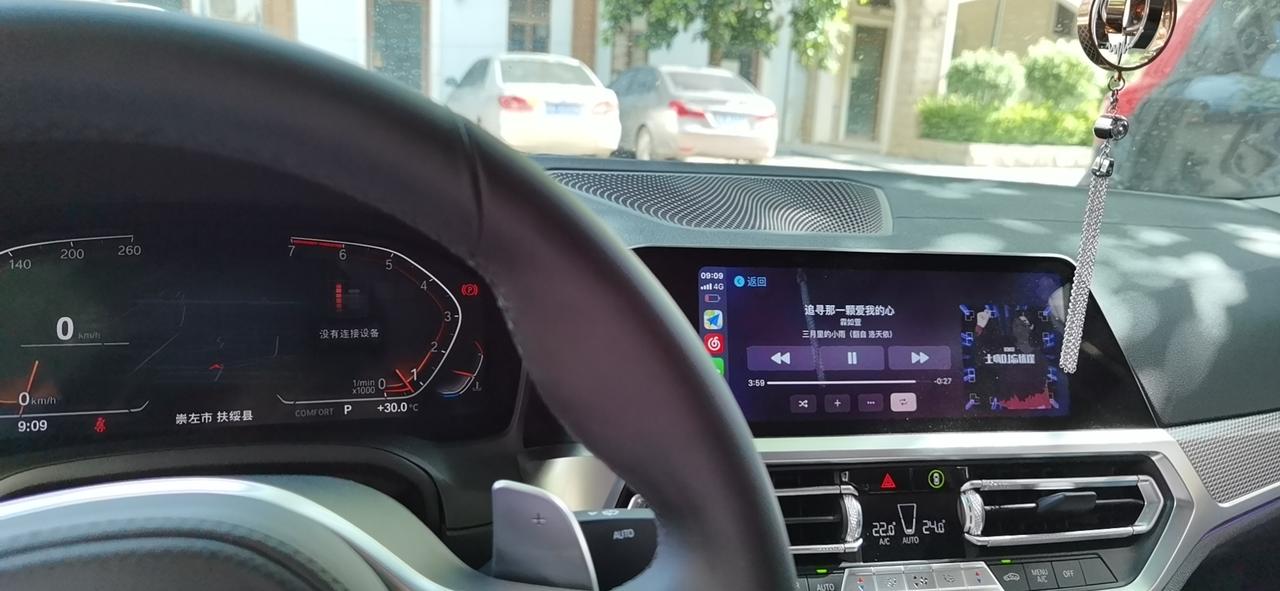 宝马3系 有谁遇到这样的问题，链接上carplay后能正常使用但是驾驶屏幕上显示没有链接设备，多功能方向盘也无法切歌，也