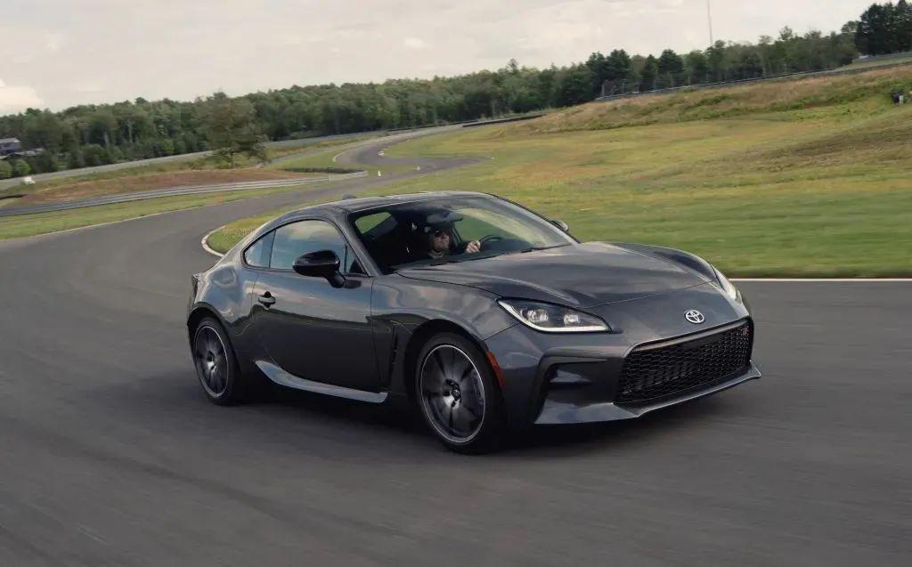 斯巴鲁BRZ 广佛这附近哪里的brz不用加价，果断放弃86准备入手brz