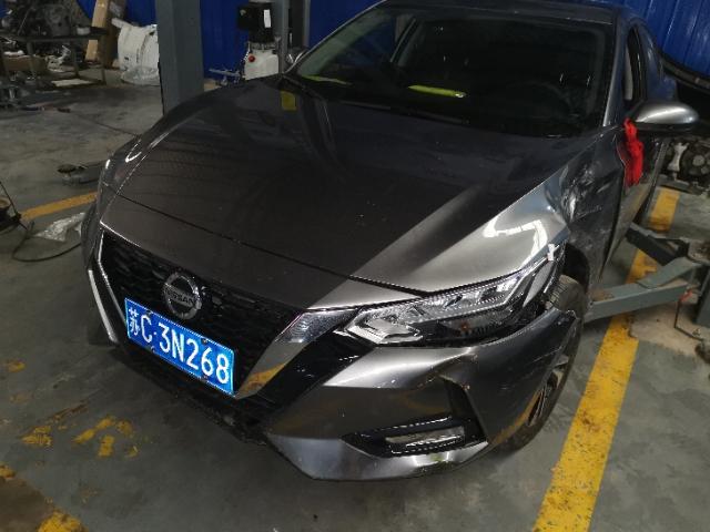 日产轩逸 我昨天撞的车，新车大灯坏了，给4s店底下一个授权修理店修的，怎么判断给我换的是不是原厂的？我前机盖，保险杠，叶