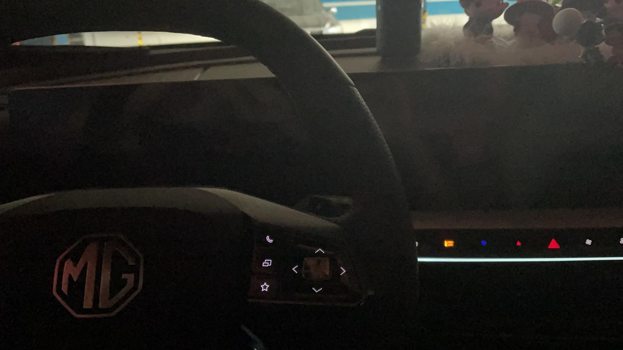 名爵MG5天蝎座 你们刚买天蝎座中控有没有打不开的，原本打开车门中控就开了，昨天去开的时候打开车门中控没有开启，我启动车