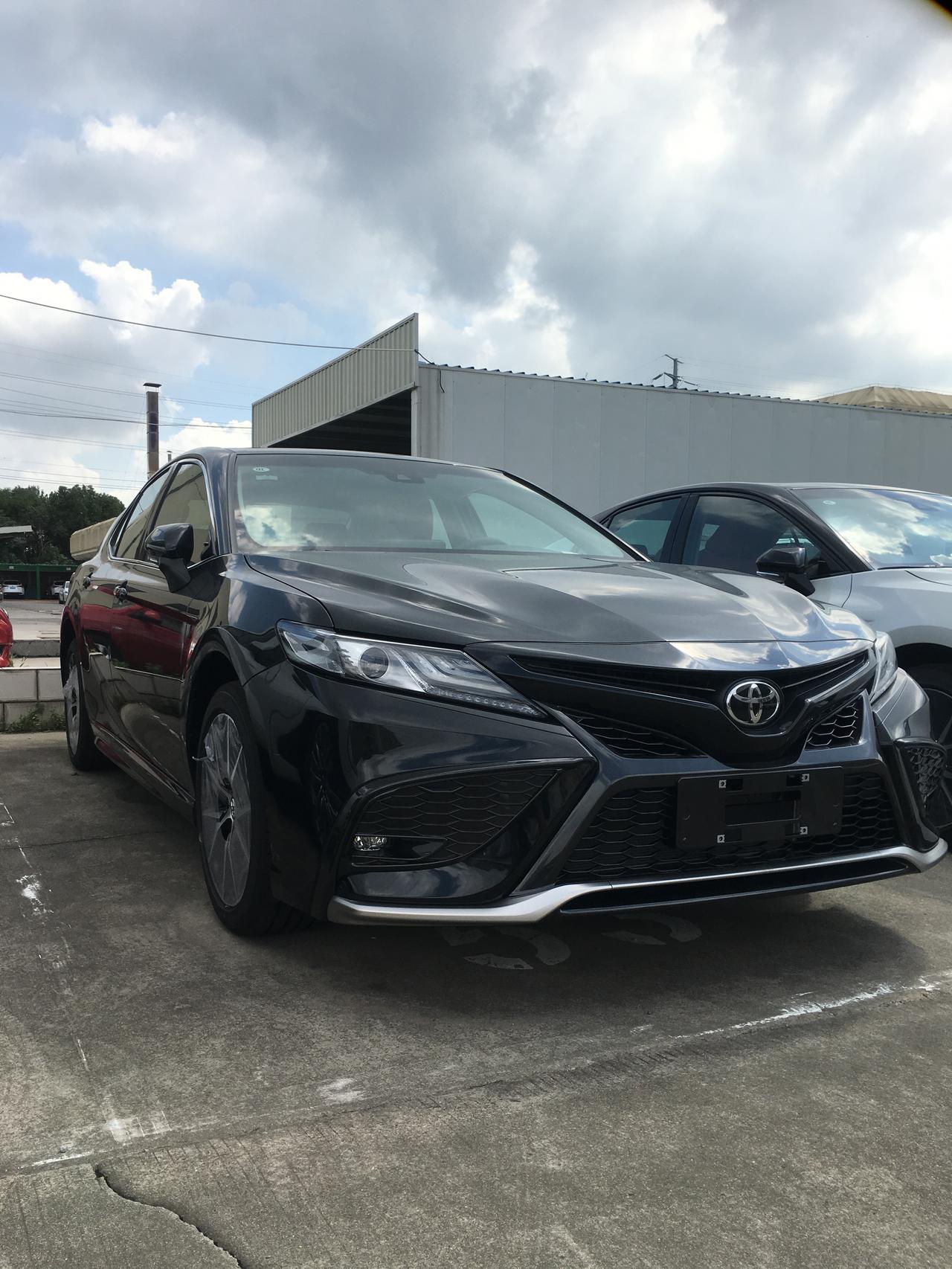 6月份定的车，10月份提的车，除了油耗有点高10个左右{纯市区}，黑色不耐脏以外，好像都没什么毛病，什么异响，黑屏，什么