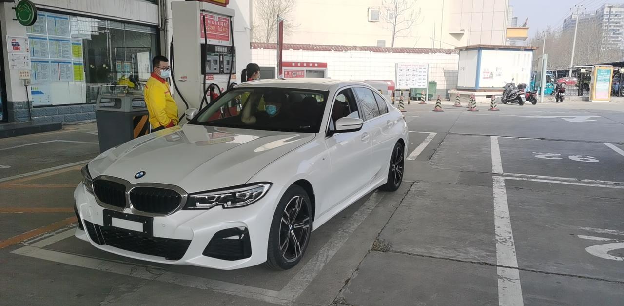 宝马3系 新车求问矿石白外观，你们打蜡都用多少钱的蜡，什么牌子的？
