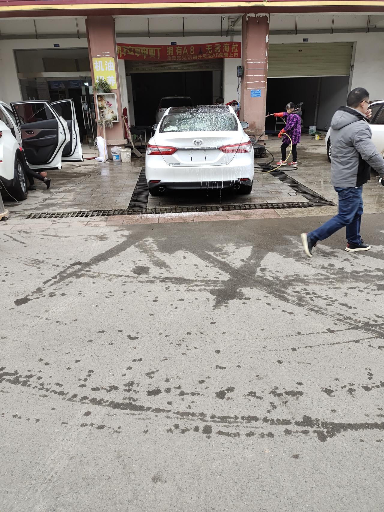 宜昌有凯美瑞车友群吗？ 想找一个本地靠谱的店加装氛围灯