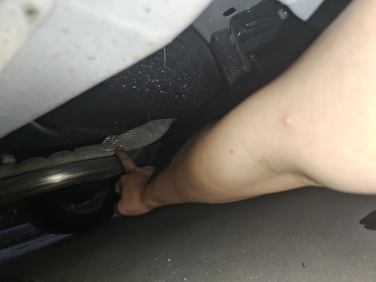 22轩逸经典车底盘下面有点弯，是挂坏了还是就这样