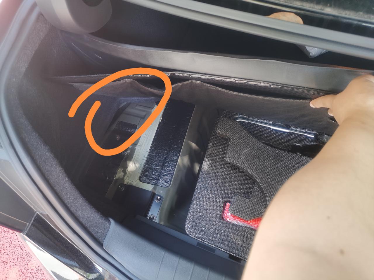 天籁后备箱地板左右不一致，是啥情况？