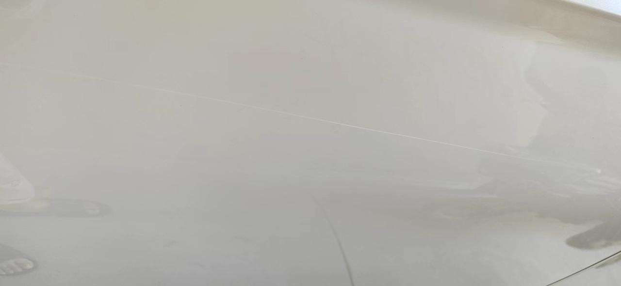 吉利星越L 今天送孩子去上学的路上，不小心让树枝划了外侧一道白印。通常划过去了