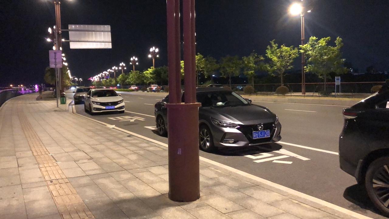 日产轩逸 挂倒车卡了一响，什么情况，会不会对变速箱有影响