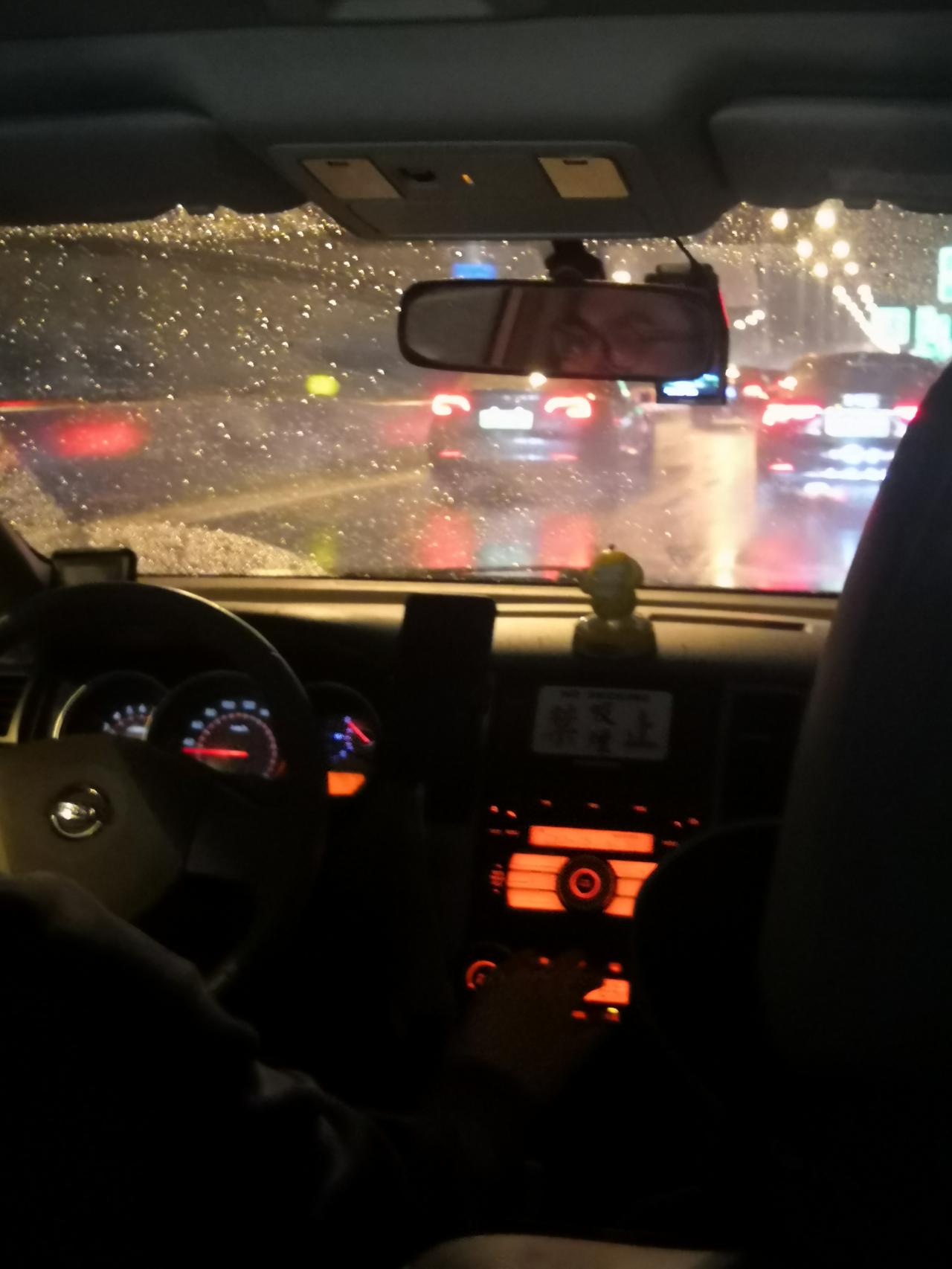 日产轩逸 看内饰，这是尼桑哪款车？两厢的。