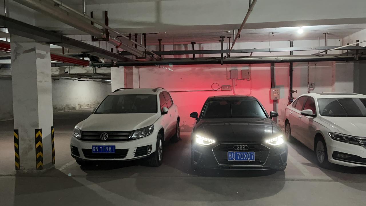 奥迪A4L 我的A4右前方偶尔过那种不平的路面（类似减速带），有次啦声，是啥问题