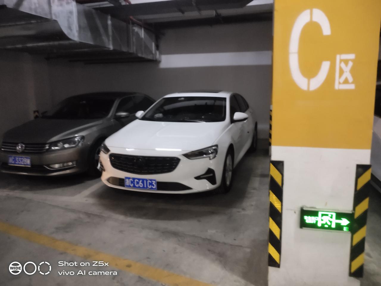 别克君威 白色座椅上的蓝色的东西洗不掉了怎么办  用什么好？