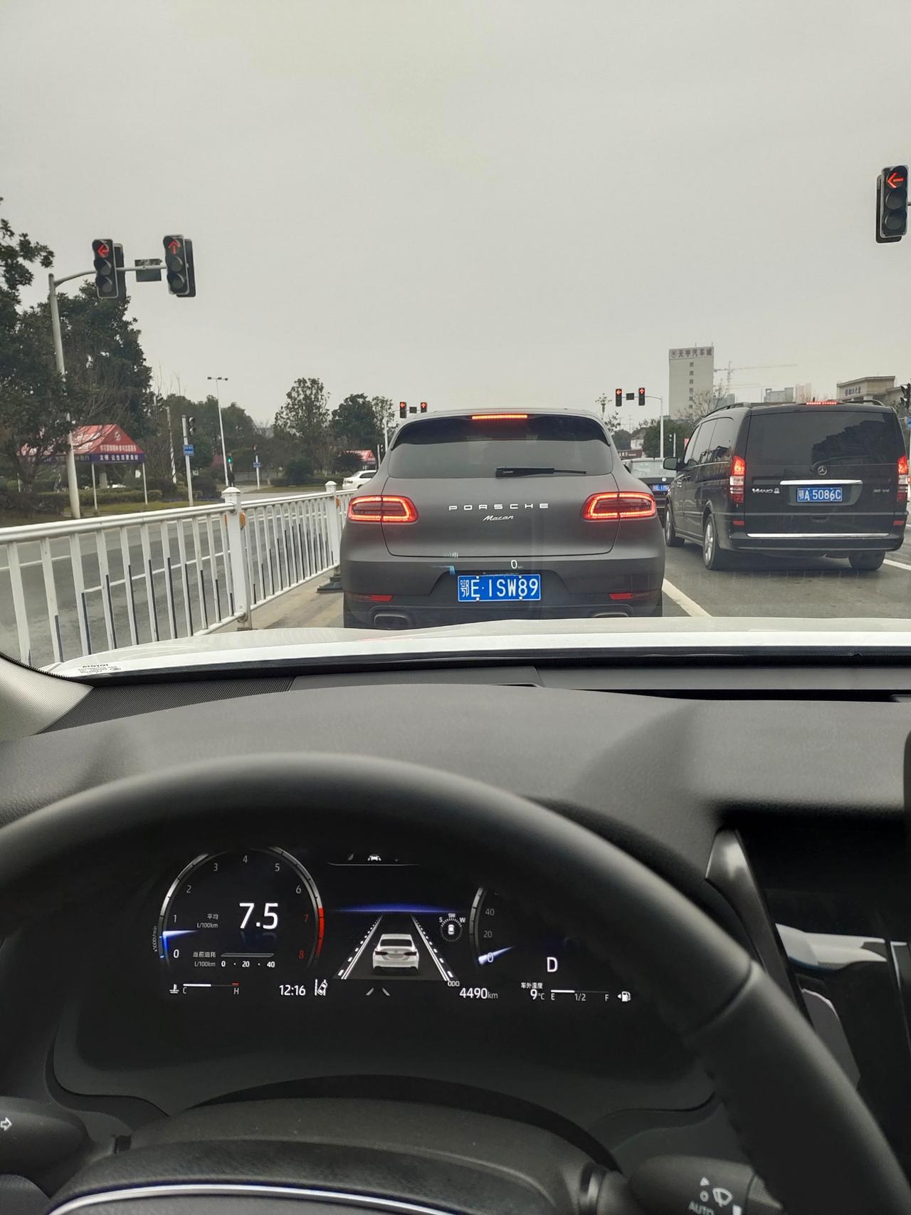 宜昌有凯美瑞车友群吗？ 想找一个本地靠谱的店加装氛围灯