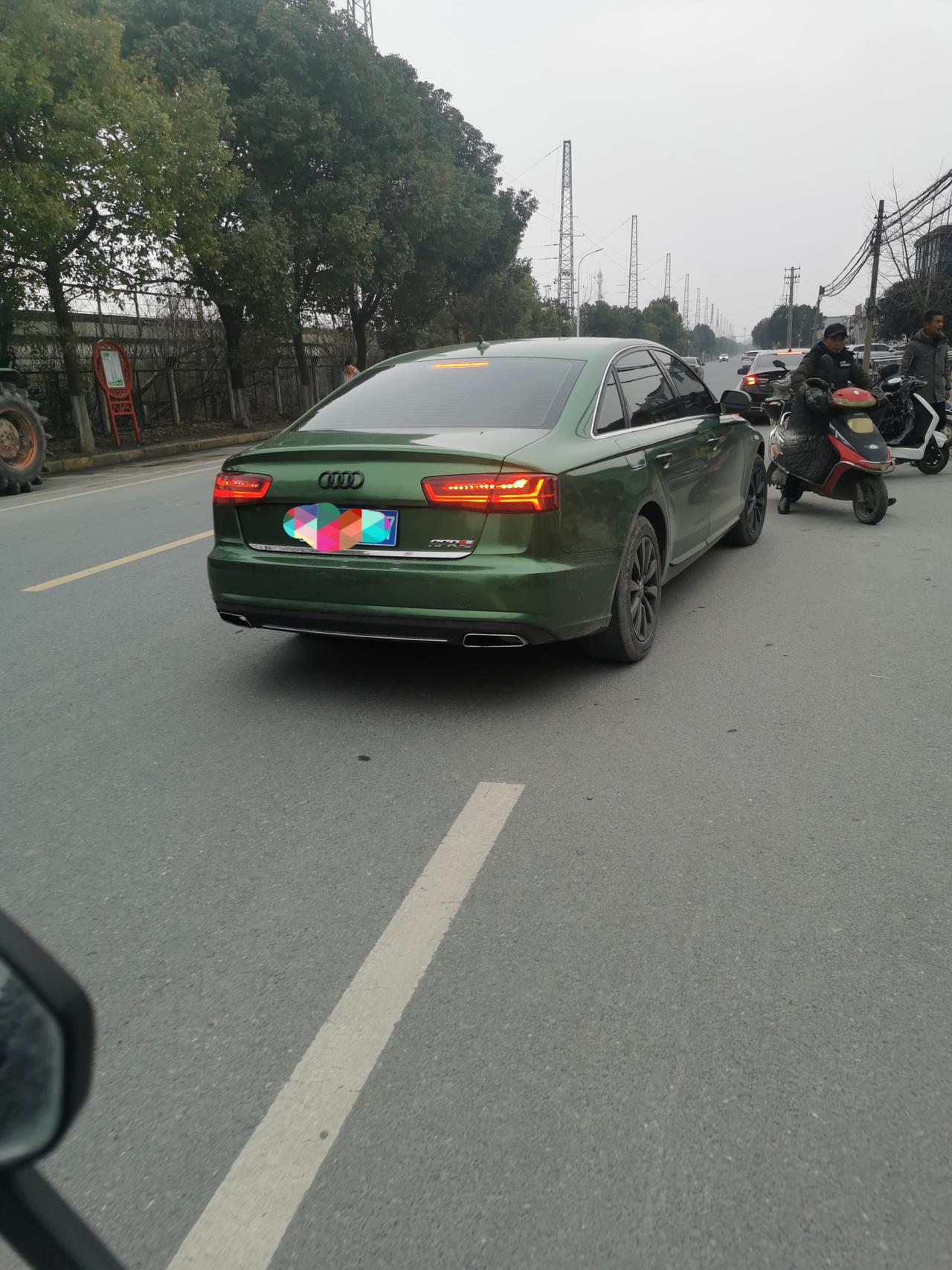 奥迪A4L 有没有人知道这是哪款车，昨天看到的，声浪很好听.
