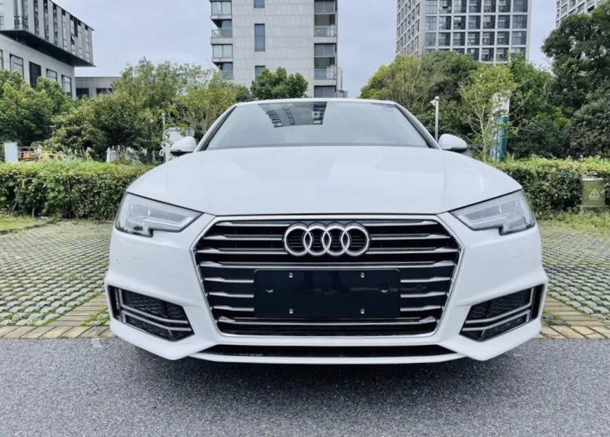 奥迪A4L 收一辆个人使用19款奥迪a4l进取或者19款奥迪a4L时尚收一辆个人一手户19时尚或者19进取  要白色  
