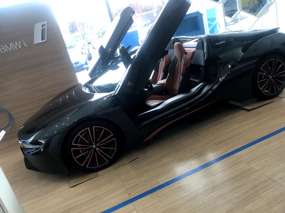 长安逸动 突然有个问题，你们扶手箱用手轻轻压着会不会嘎吱嘎吱响 i8镇楼